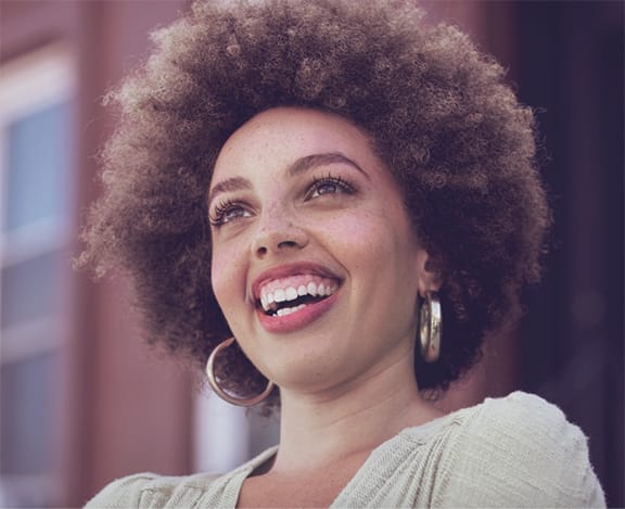 Woman with smooth forehead and minimal facial lines due to BOTOX